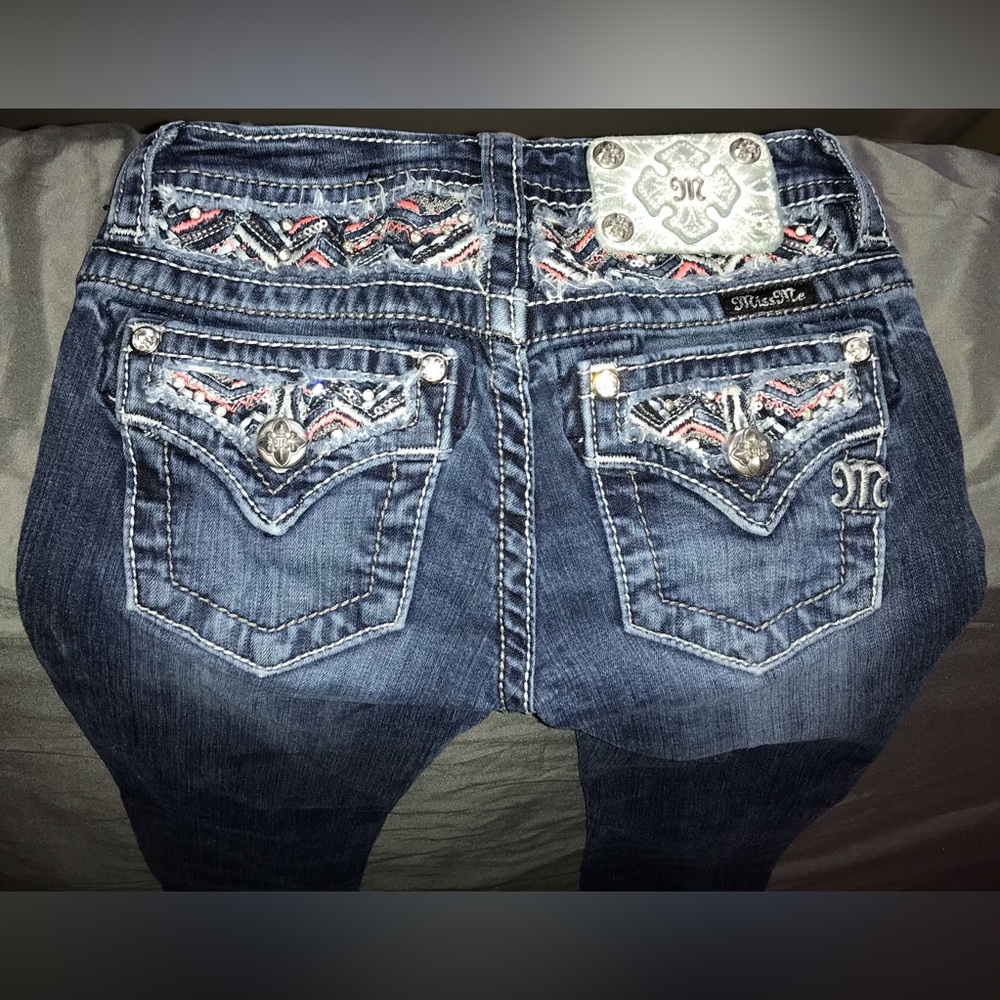Miss Me Jeans. Pink, Silver, and White Pocket Detail. Girl’s Size 10. LIKE NEW.